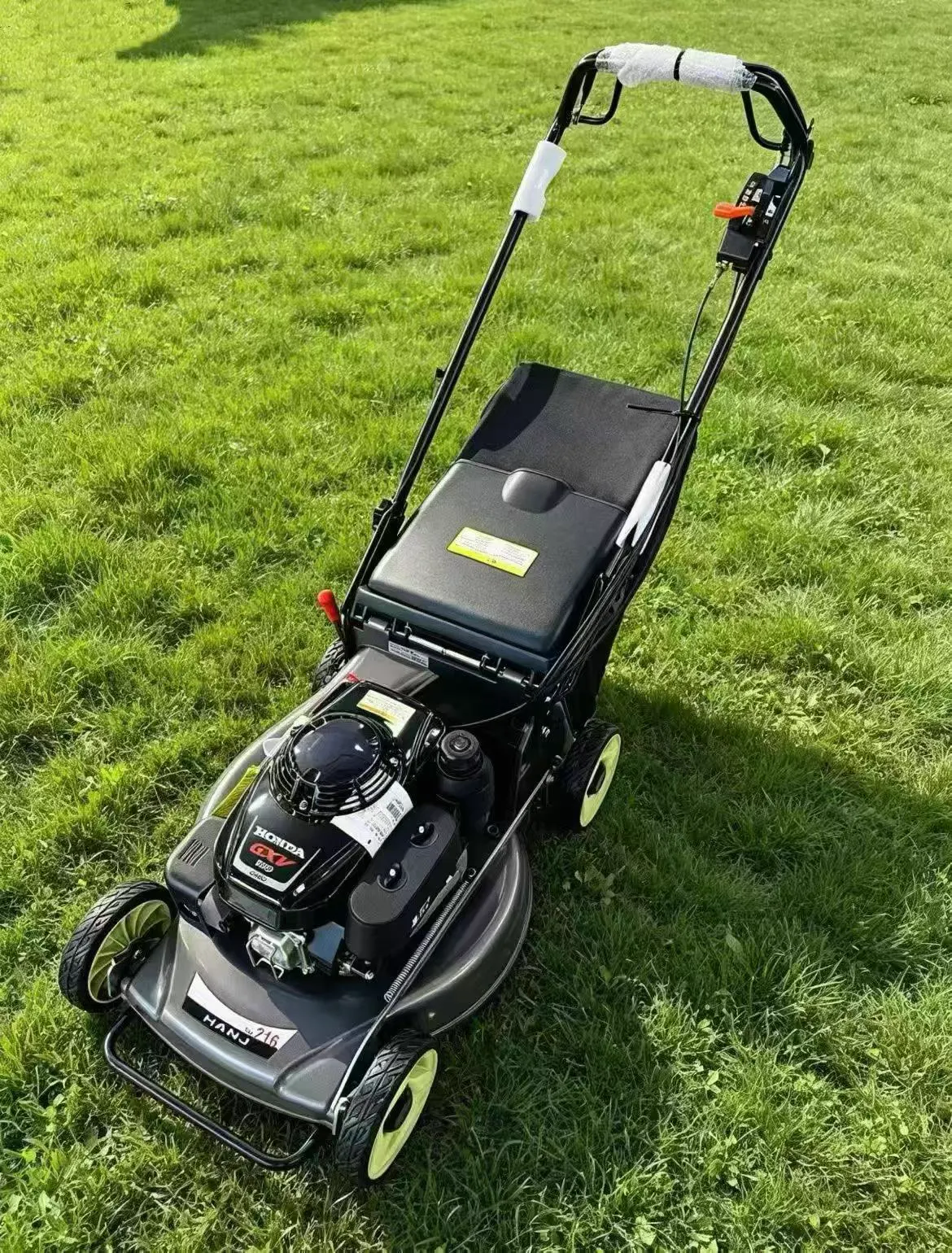 Honda 3-Speed Self-Propelled Lawn Mower product photo